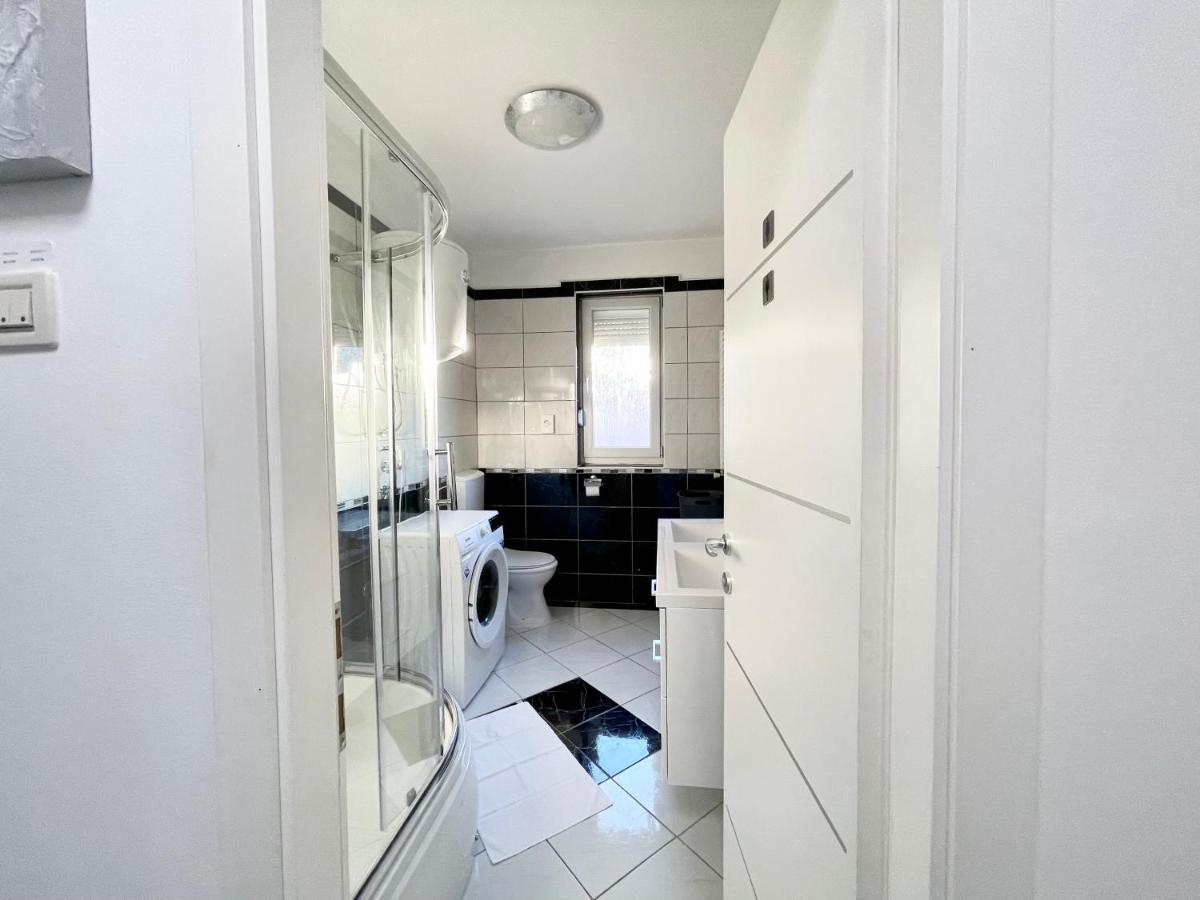 Apartment Mimoza 1 Otocsán Kültér fotó